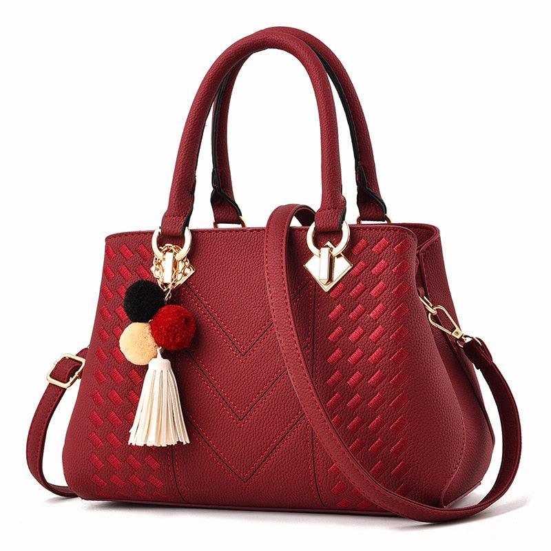 Bolsa Feminina de Ombro em Couro com Tassel