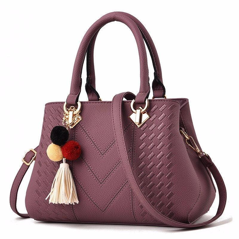 Bolsa Feminina de Ombro em Couro com Tassel